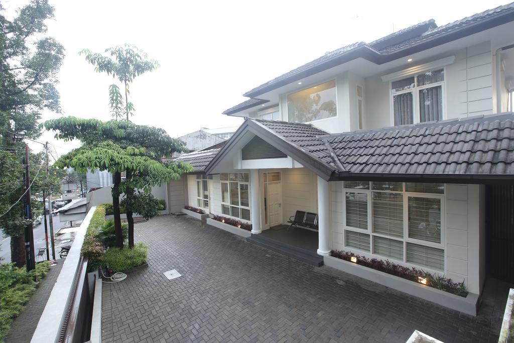 Hotel Dago 207 Bandung Esterno foto